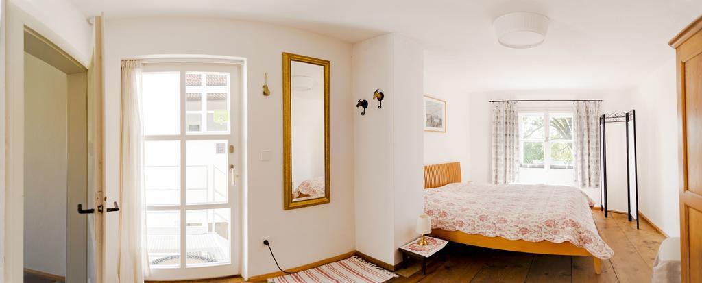 Historischer Pfarrhof Niederleierndorf Langquaid 部屋 写真